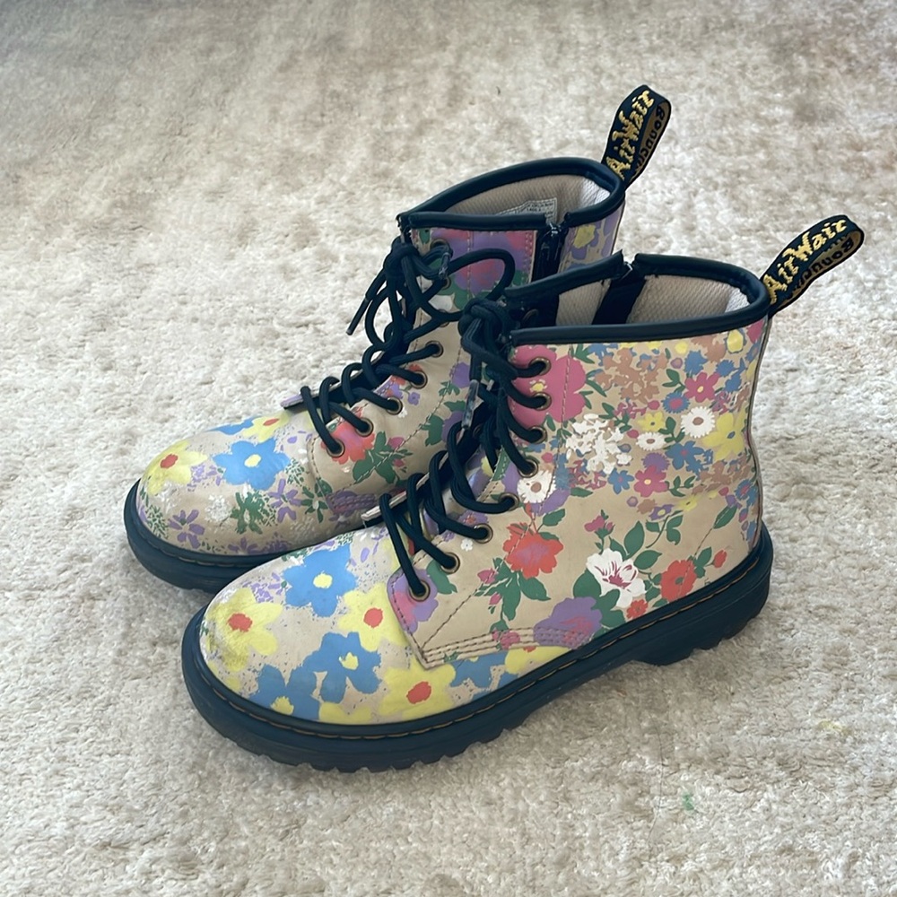 Kids Doc Marten’s flower Combat Boots